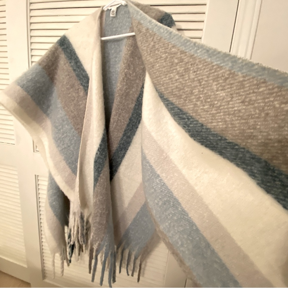 NWT Lauren Conrad Poncho Shawl Women One Size - Picture 8 of 9